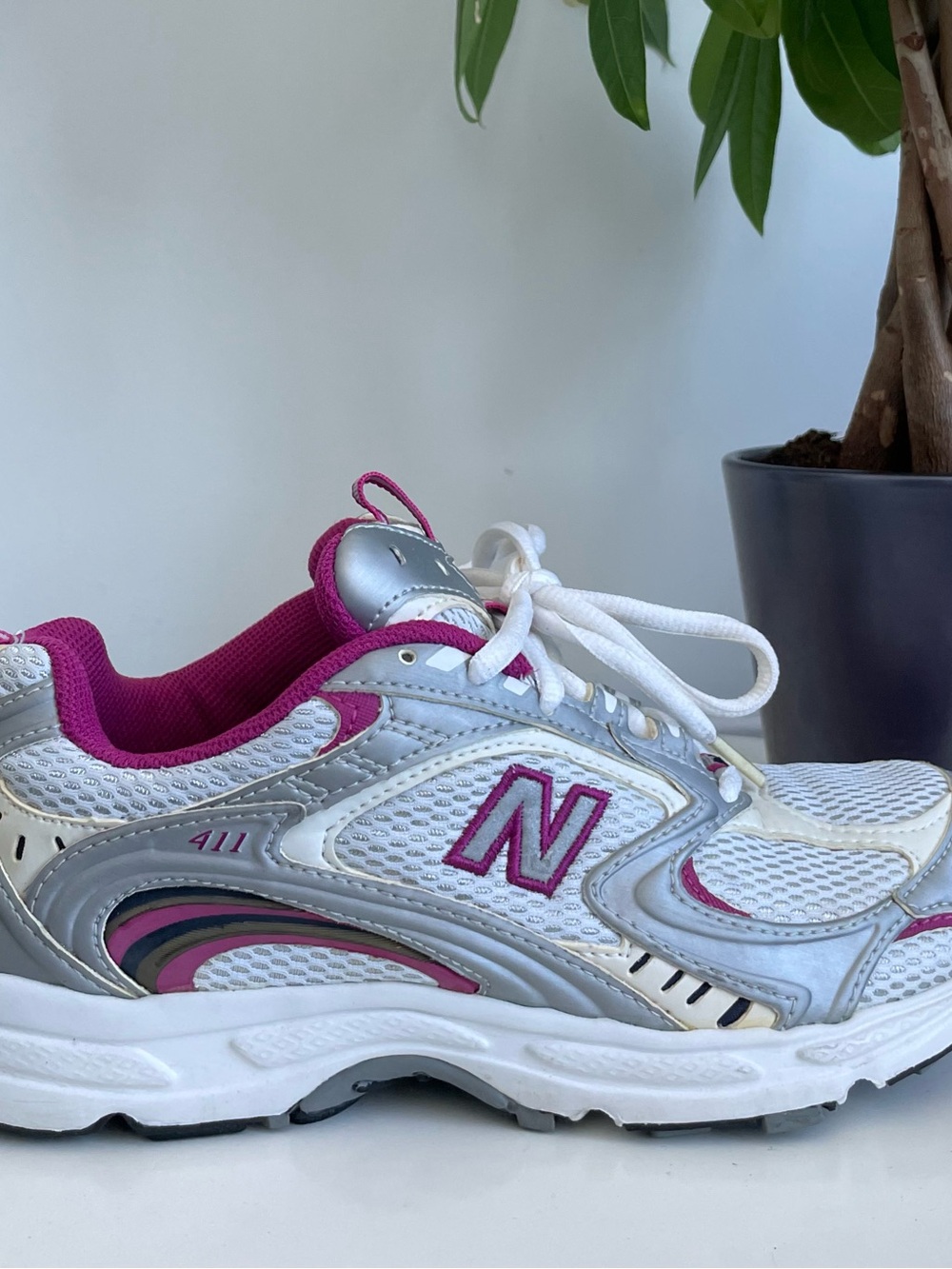 Women Size 7.5 New Balance 411  Vintage Y2K 2000’s Pink White Shoes